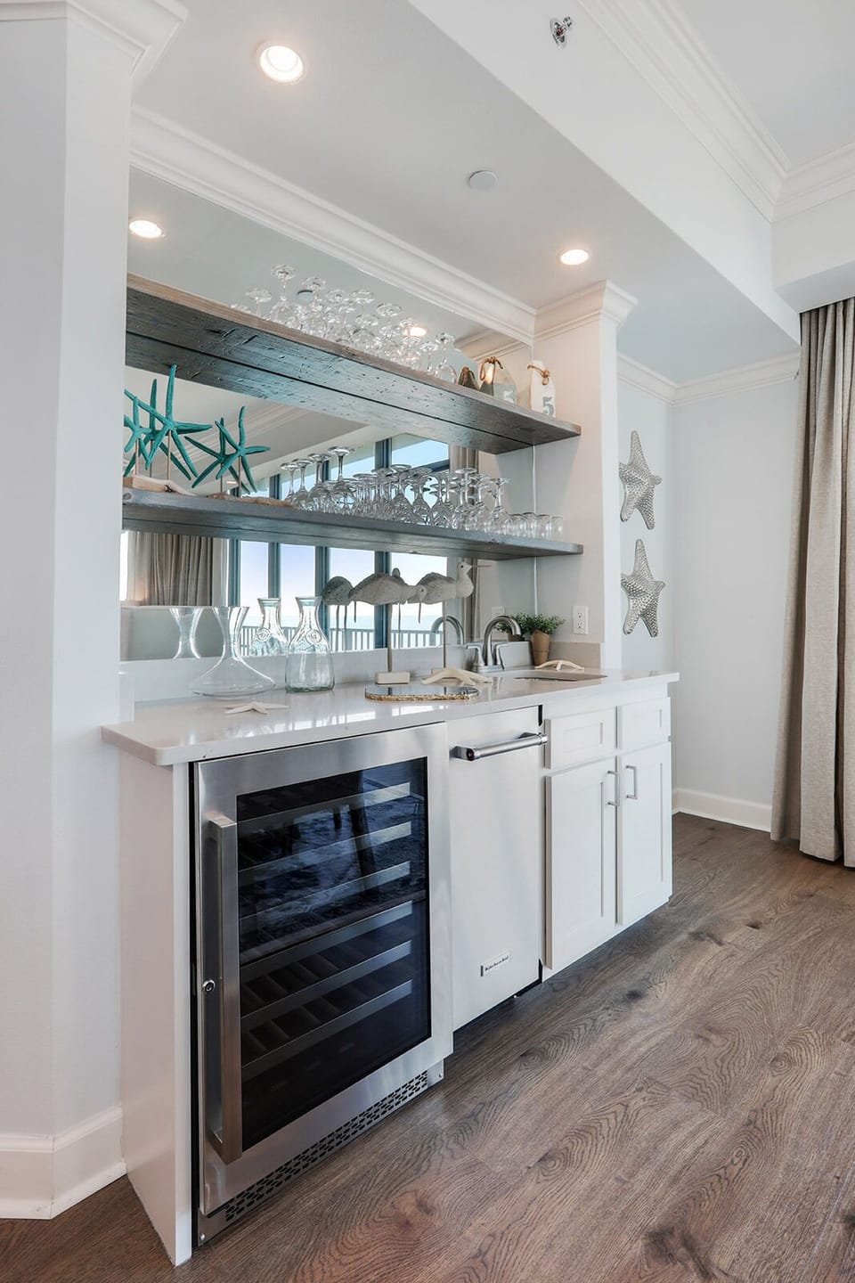 Phoenix West 809 Wet bar with Ice maker