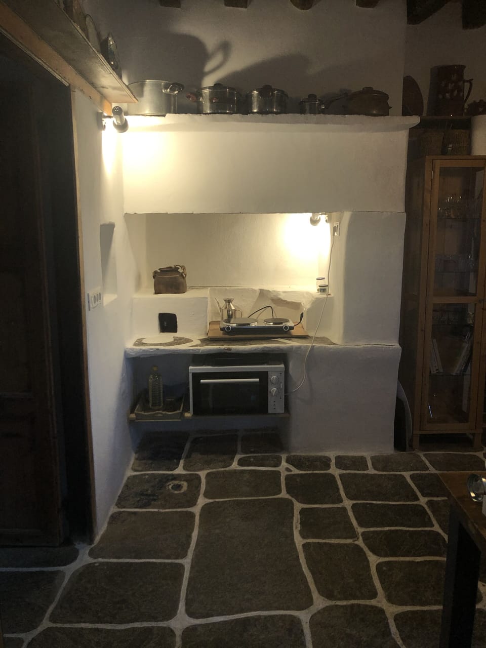 Kitchen cooking corner (there is a proper cooker now, not in this photo)