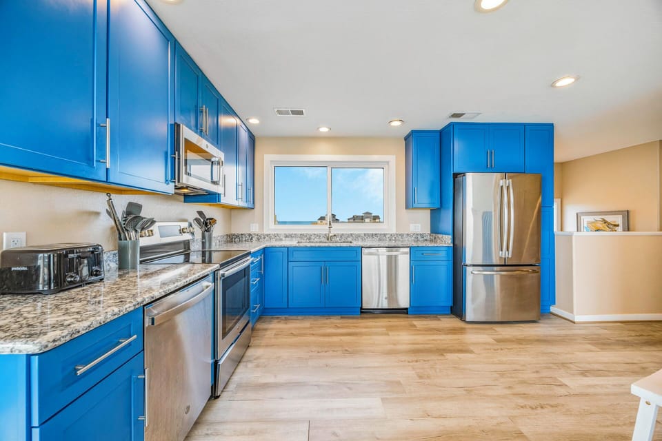 Surf or Sound Realty - 920 - Leave of Absence - Kitchen -2