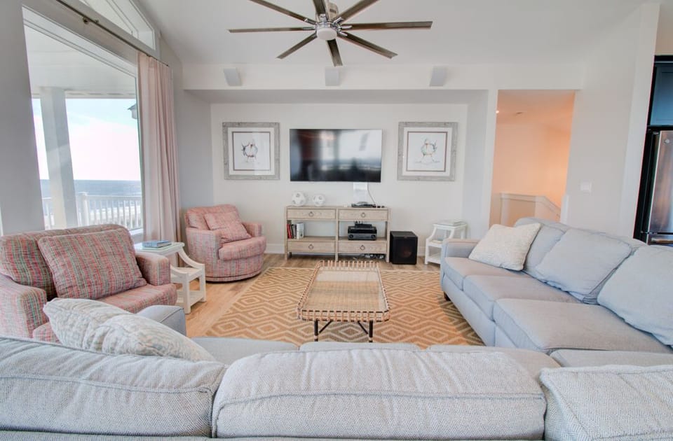 Spacious Living Area with Ocean Views on the Fourth Level