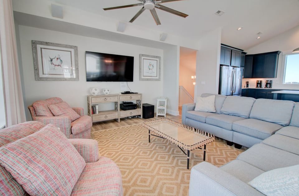 Spacious Living Area with Ocean Views on the Fourth Level