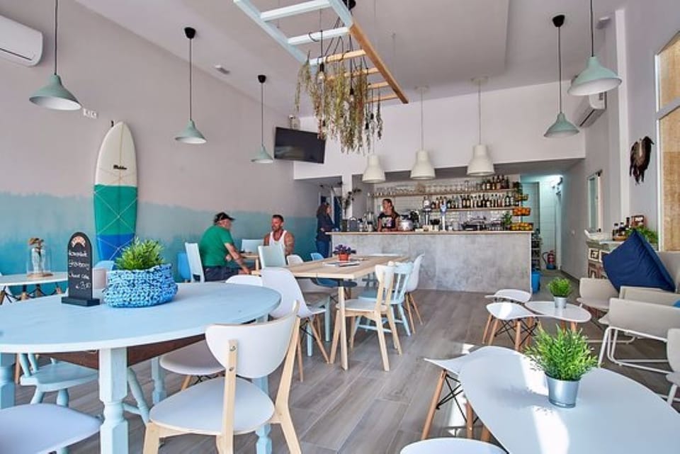 Makai cafe and Bar (3 minutes walk)