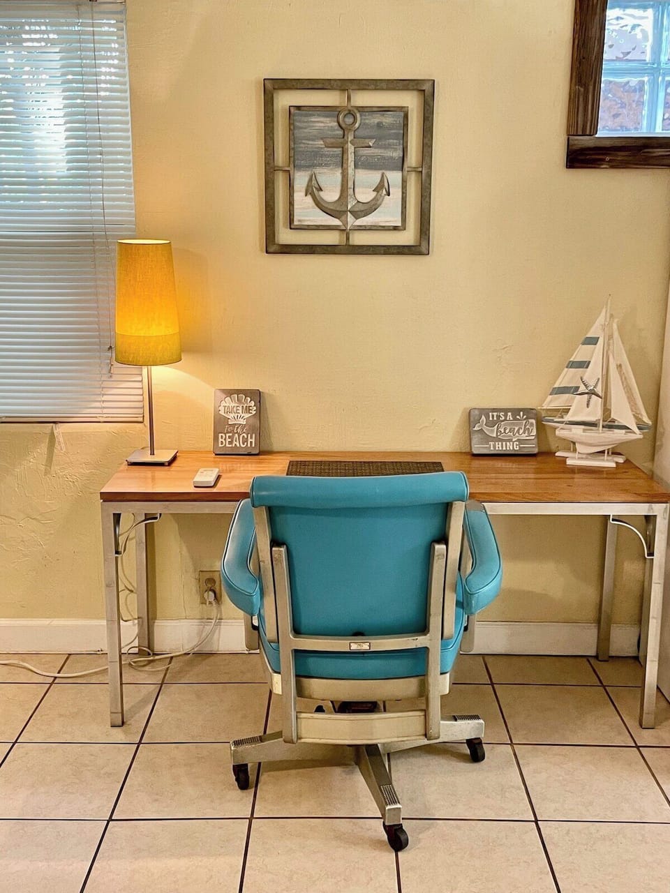Comfy vintage chair for working in style. 
