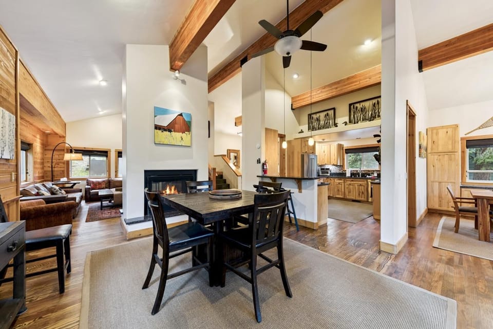 Our breakfast table features seating for 6. Additional seating can be used at the breakfast bar. 