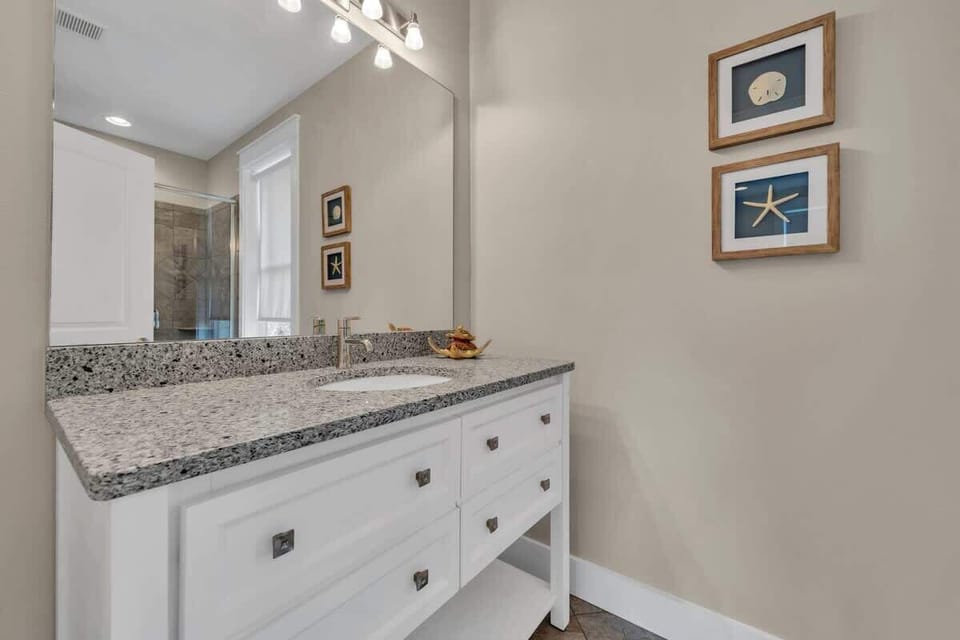 2nd Floor King Suite Private Bathroom