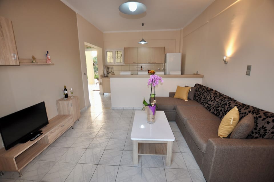 Here you will find a large sofa that can be converted to accomodate 2 guests