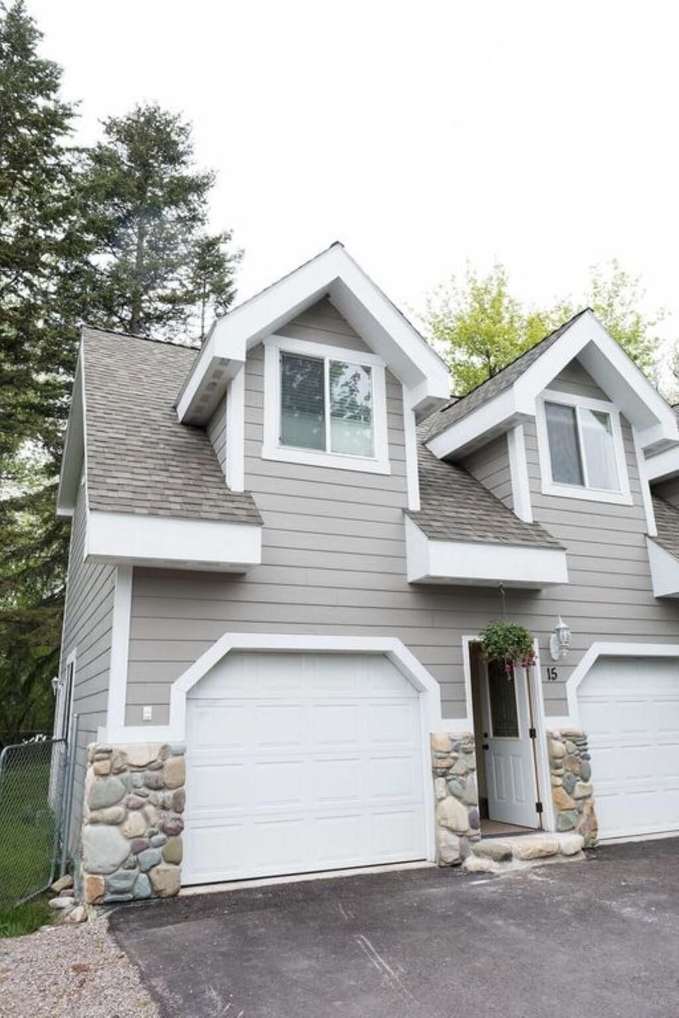 Exterior showing Gables of the rental.
