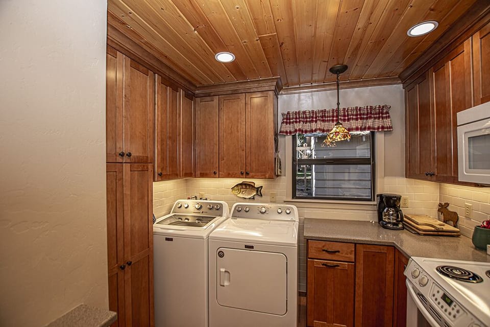 Fir Cottage Kitchen Laundry