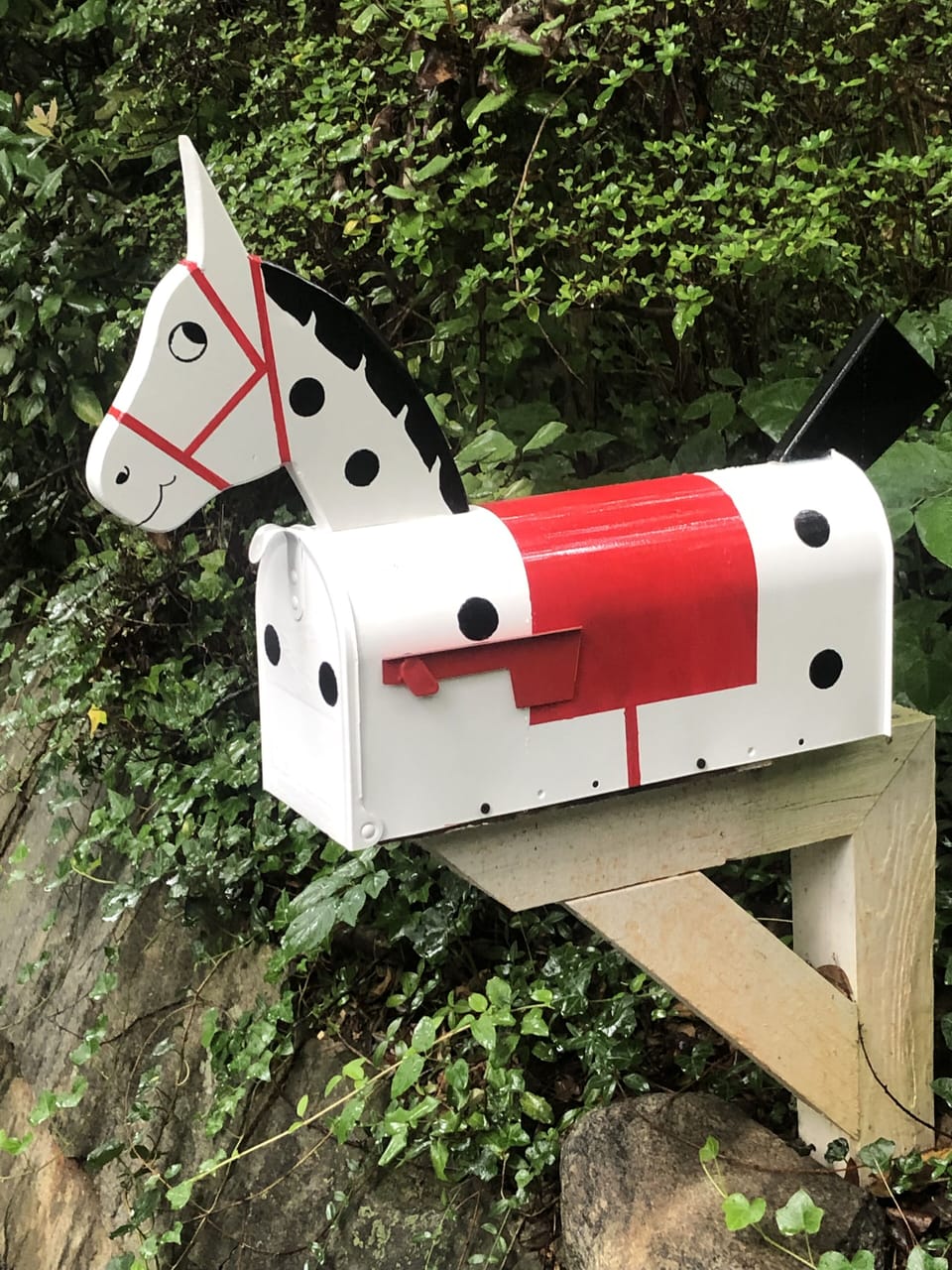 Morris the Horse mailbox on this historic Lane; this is best location 4 Tryon!!!
