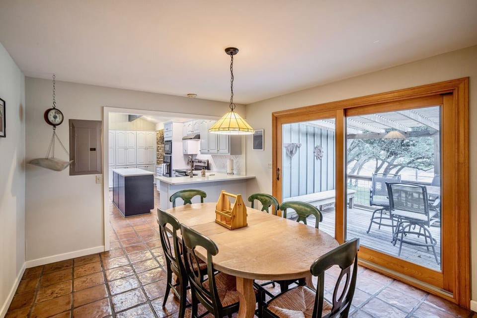 Breakfast nook off kitchen