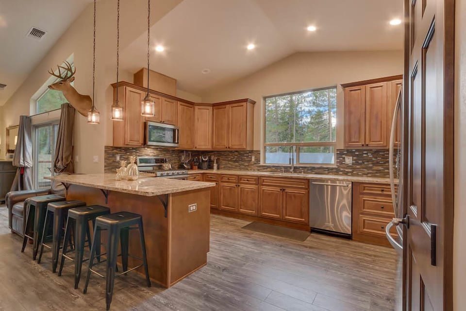 Kitchen 2.jpg