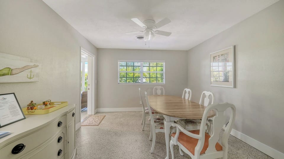 Seating for Six at Each Table