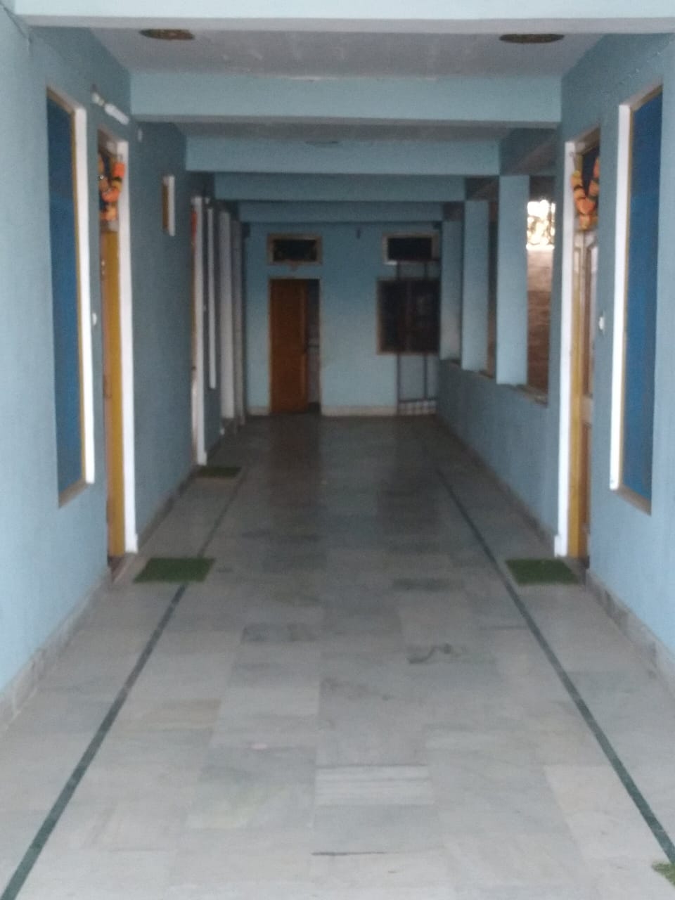 Large lobby for activities