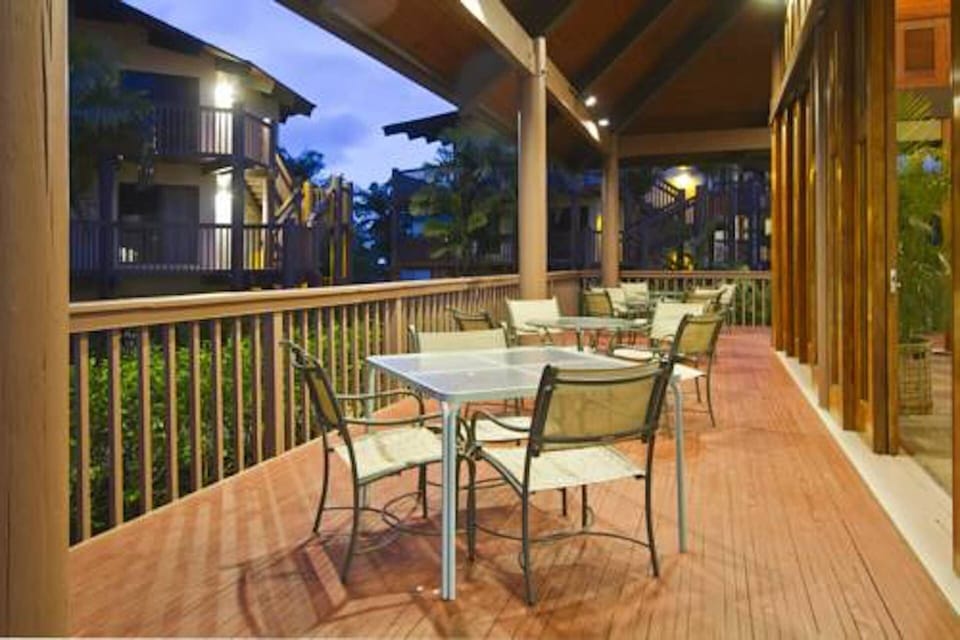 Lobby Lanai for Relaxing or Mai Tai Parties