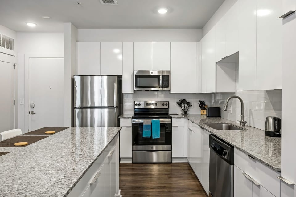 Modern Kitchen with Whirlpool Stainless Steel Appliances - Corporate Housing Atlanta - 2-Bedroom Spectacular Suites