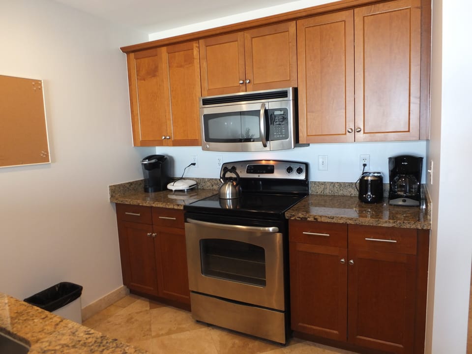 Full size kitchen.