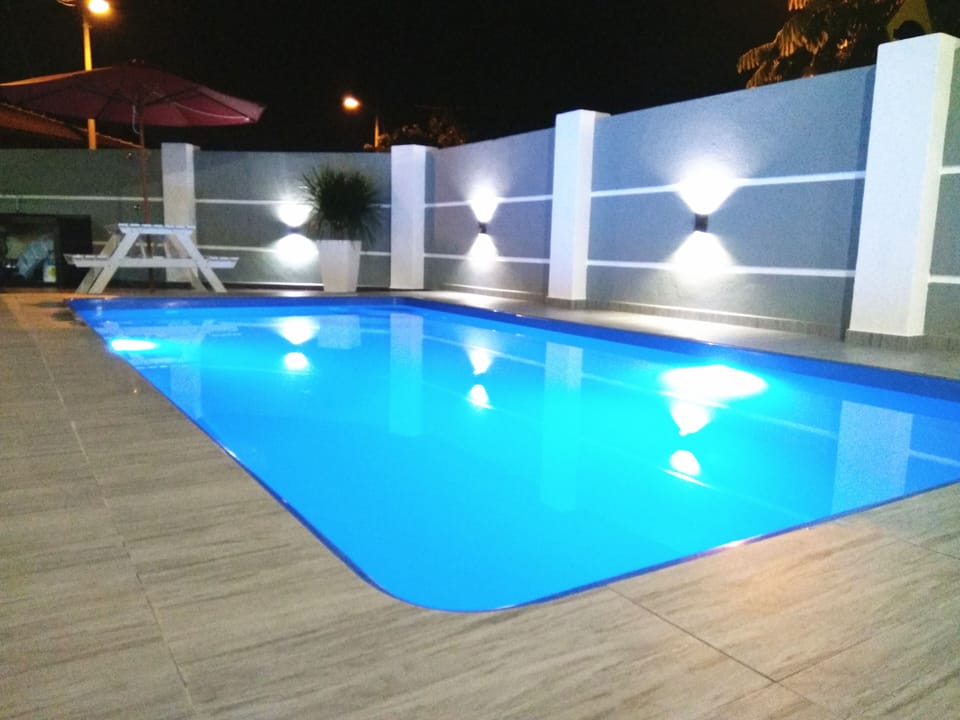 Private Swimming Pool With Jacuzzi