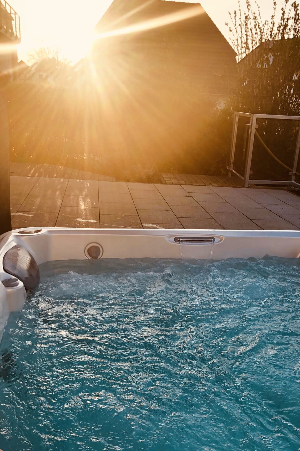 Outdoor spa tub