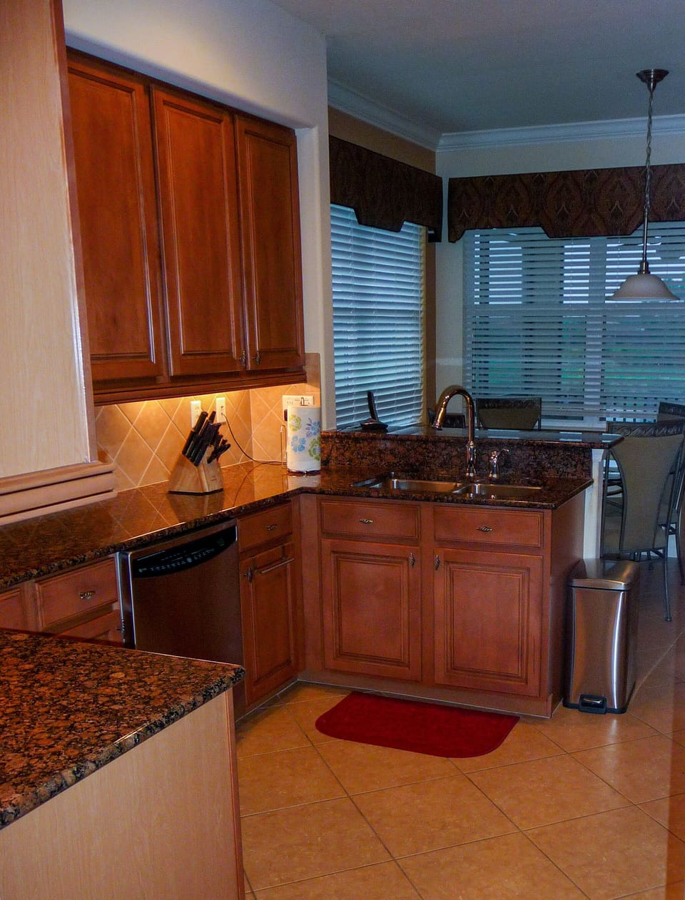 Kitchen has the lanai view