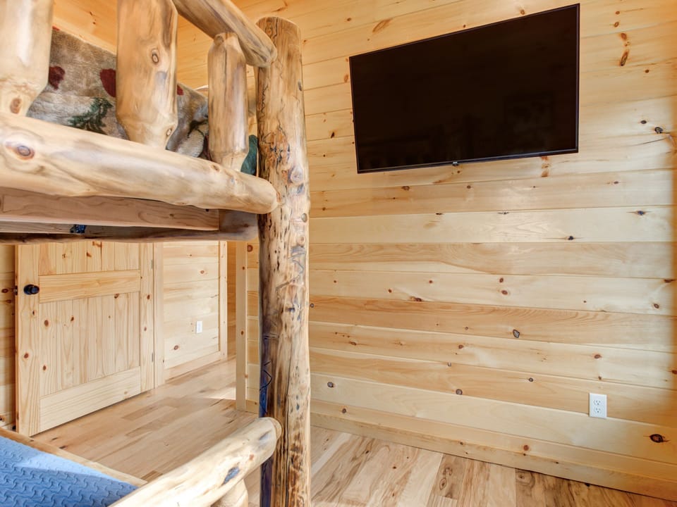 Fifth Bedroom - Queen/Queen Bunk Beds + TV