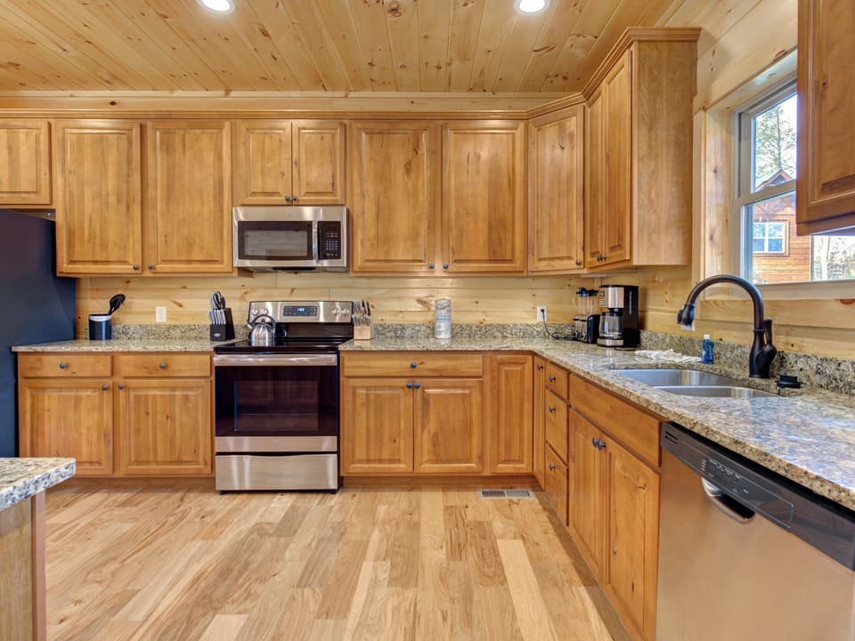 Fully Equipped Kitchen with Stainless Steel Appliance