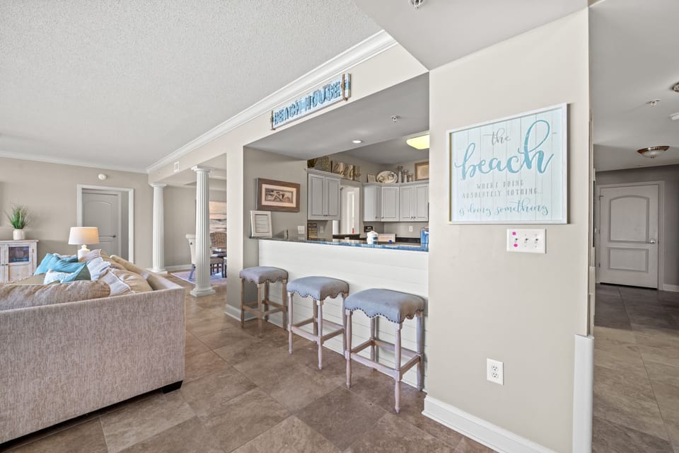 Grab a quick snack at the kitchen bar before heading back to the beach. 