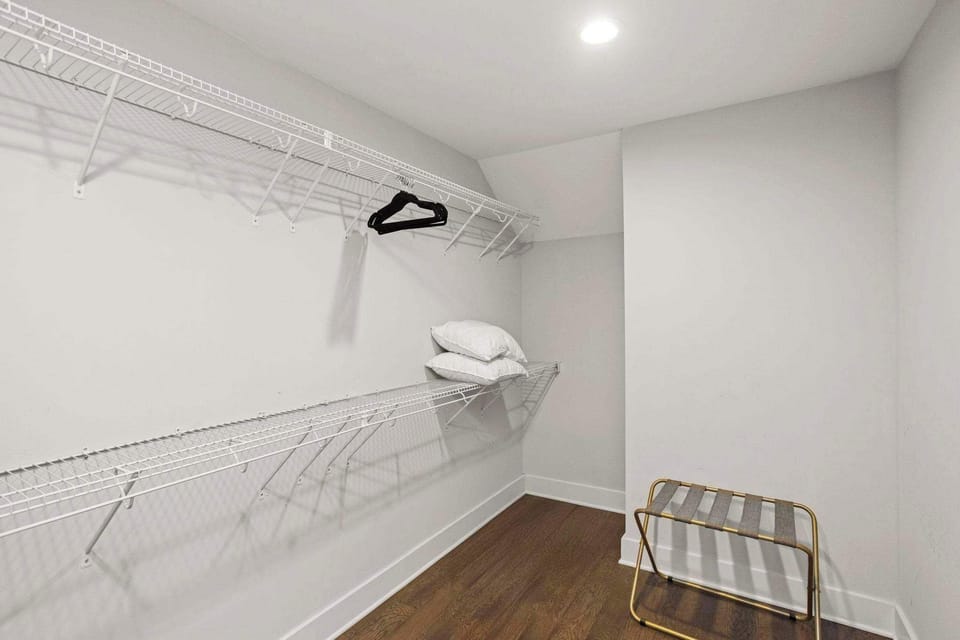 Bedroom 3: King w/en suite full bathroom and sleeper sofa