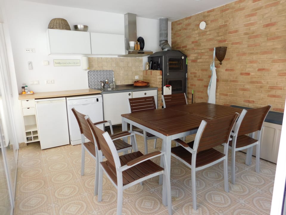 Poolside Kitchen with fridge , and Pizza Oven 