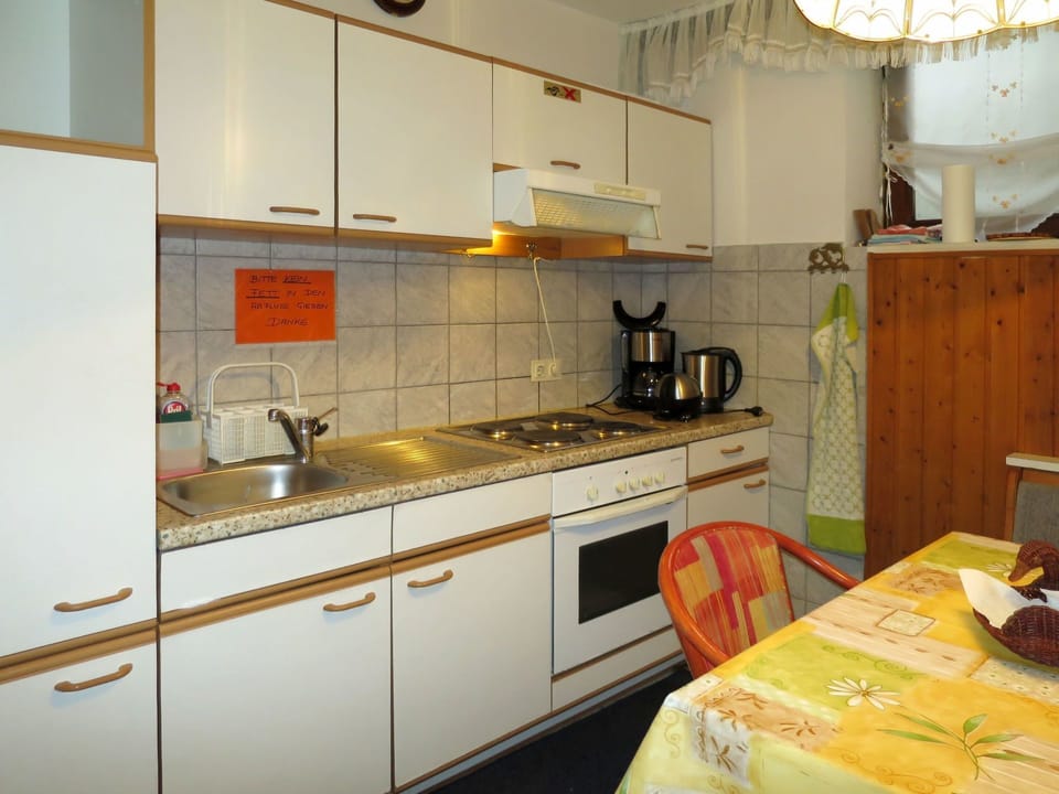 Property, Room, Kitchen, Countertop, Furniture, Cabinetry, Interior Design, Building, House, Kitchen Stove