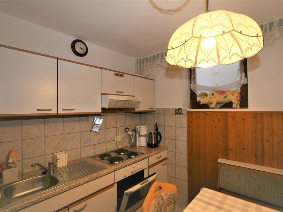 Kitchen Sink, Cabinetry, Sink, Property, Countertop, Tap, Plumbing Fixture, Kitchen Stove, Interior Design, Wood