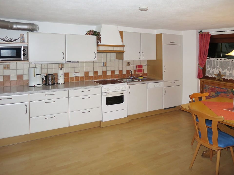 Room, Countertop, Kitchen, Furniture, Cabinetry, Property, Floor, Building, Interior Design, Kitchen Stove