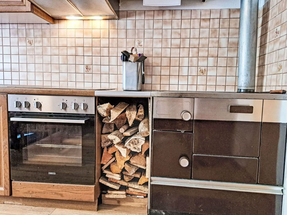 Kitchen Appliance, Kitchen, Kitchen Stove, Home Appliance, Stove, Major Appliance, Gas Stove, Cabinetry, Wood Stain, Countertop