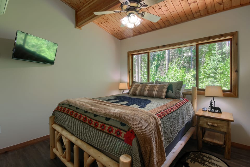 Bedroom #3. Upstairs - Queen Bed right off the loft area!  (sleeps 2)