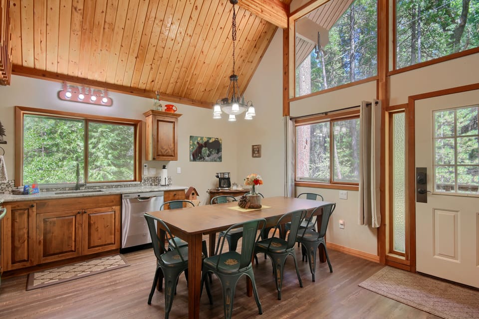 Dining area with seating for 8!