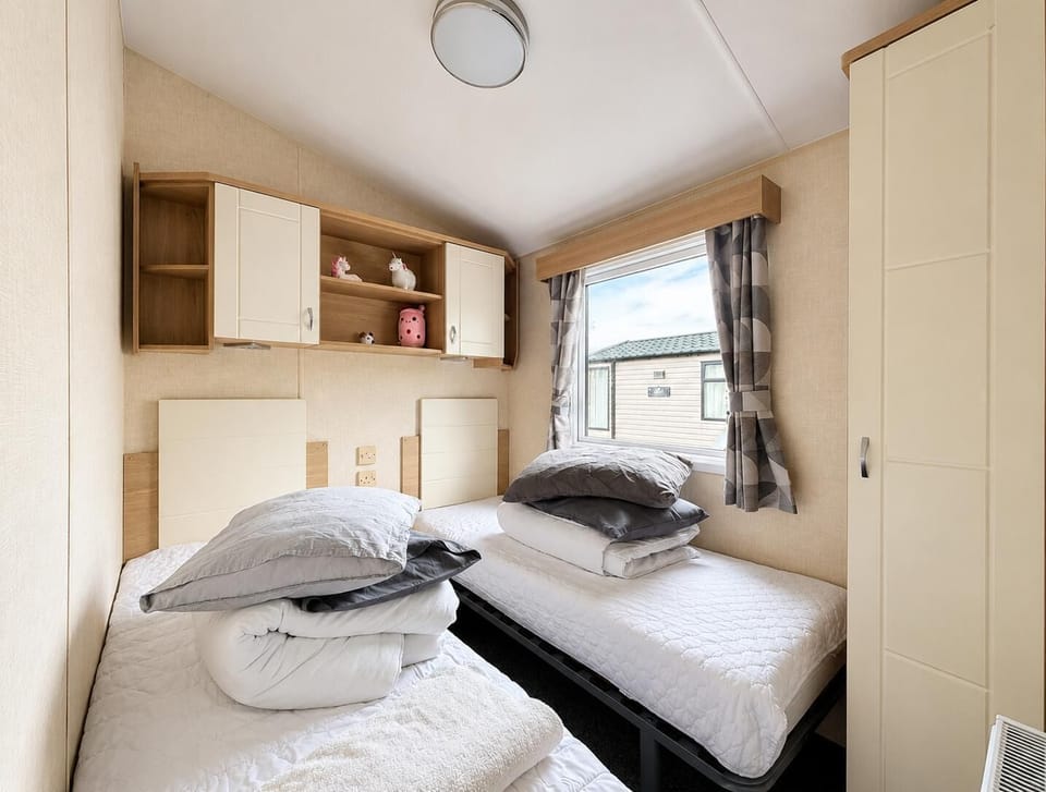 Book your next trip with 2cholidays.
Guests can easily arrive any day.
Secure your perfect family getaway today.