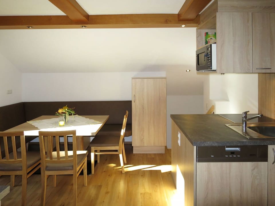 Room, Property, Furniture, Floor, Countertop, Hardwood, Interior Design, Building, Ceiling, Kitchen