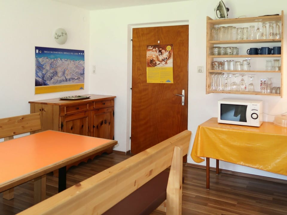 Table, Furniture, Picture Frame, Property, Building, Wood, Interior Design, Desk, Floor, Flooring