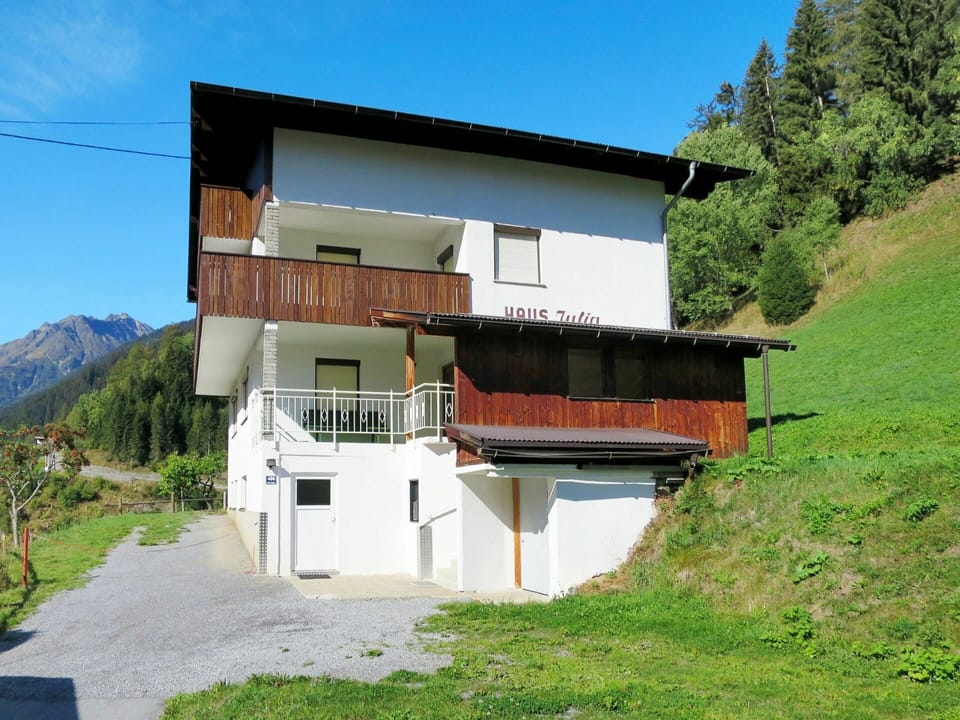 Property, House, Building, Architecture, Real Estate, Facade, Villa, Home, Land Lot, Farmhouse