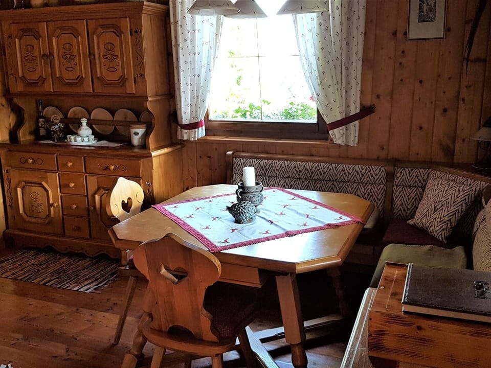 Table, Property, Furniture, Cabinetry, Window, Building, Chair, Wood, Interior Design, Lighting