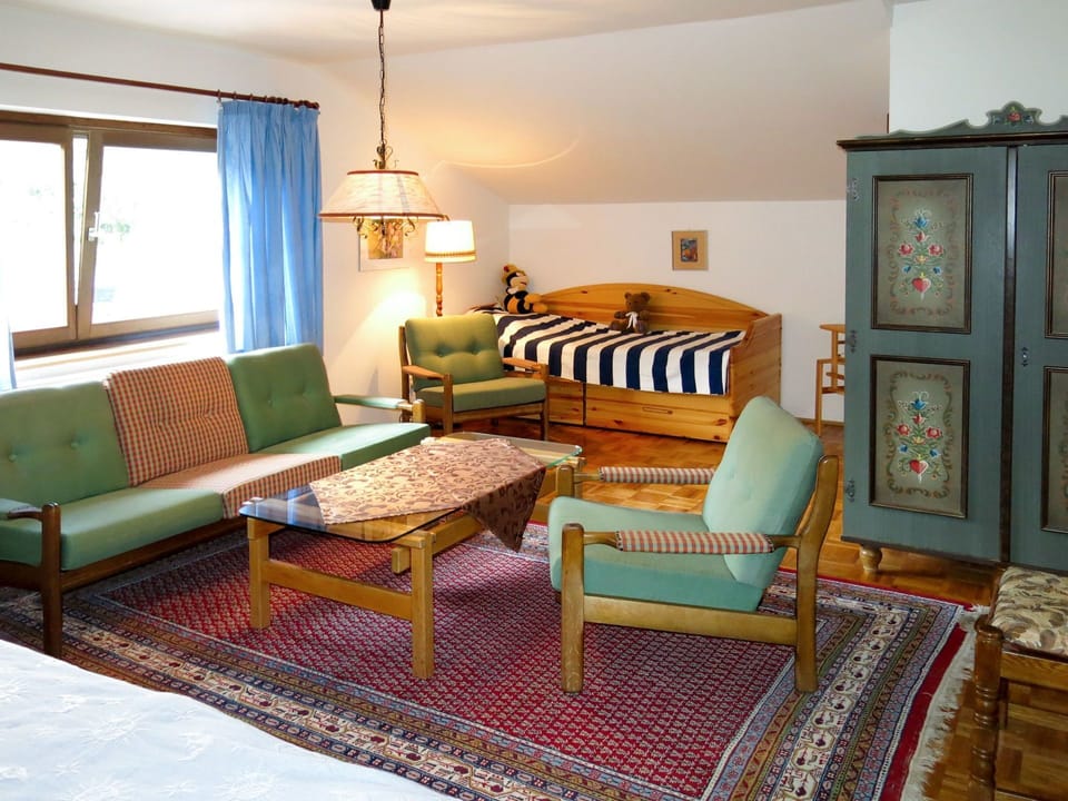 Room, Living Room, Furniture, Interior Design, Property, Floor, Couch, House, Building, Table