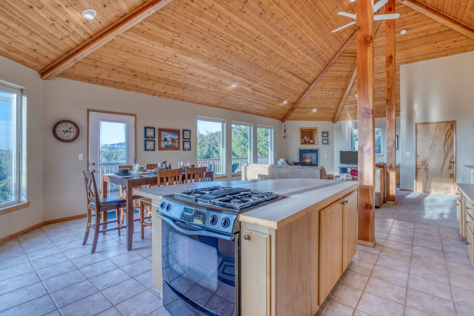 Kitchen Island pace with Stove