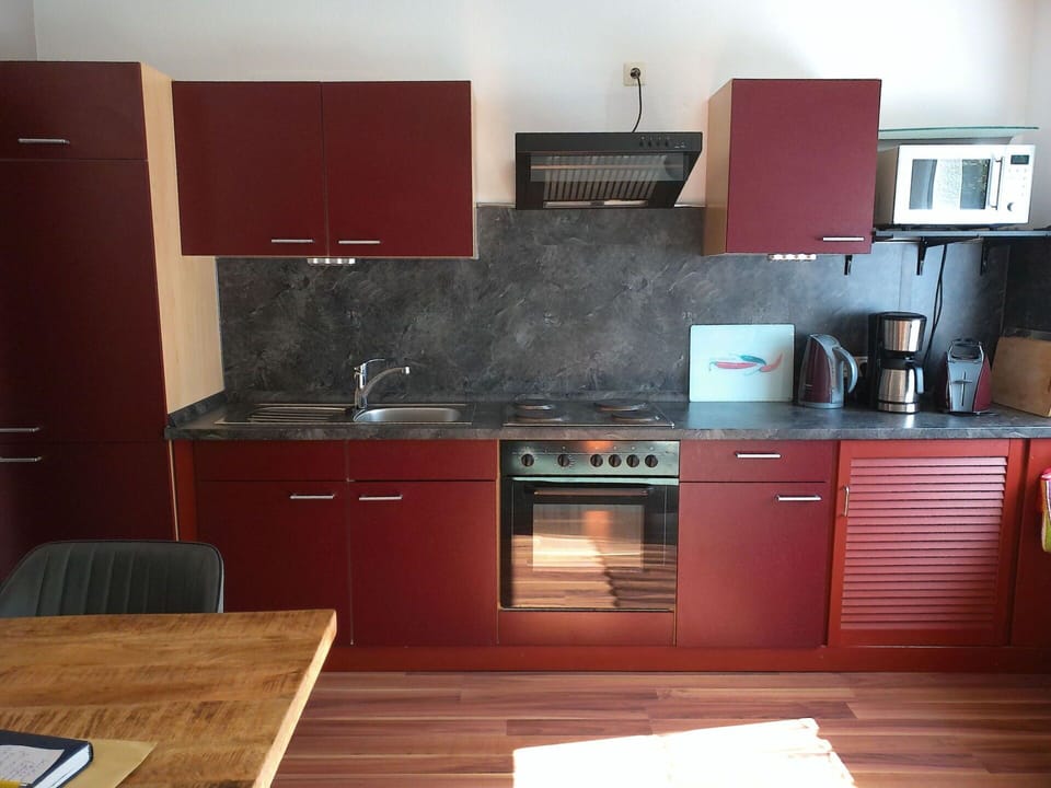 Cabinetry, Kitchen Sink, Countertop, Sink, Property, Tap, Kitchen, Plumbing Fixture, Kitchen Stove, Wood
