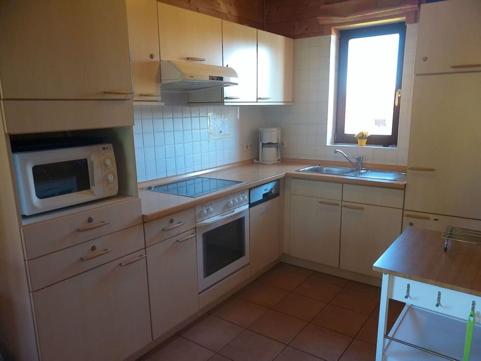 Cabinetry, Kitchen Sink, Tap, Countertop, Sink, Property, Building, Kitchen, Kitchen Stove, Window
