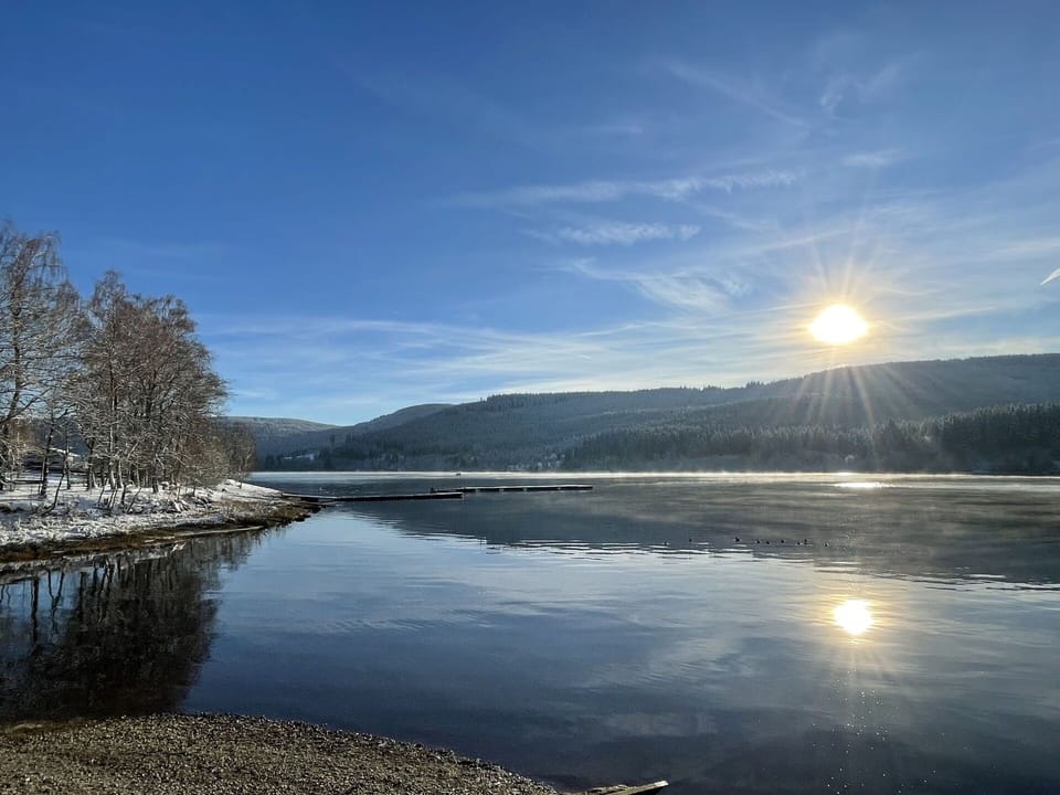 Water, Cloud, Sky, Water Resources, Natural Landscape, Lake, Tree, Atmospheric Phenomenon, Bank, Landscape