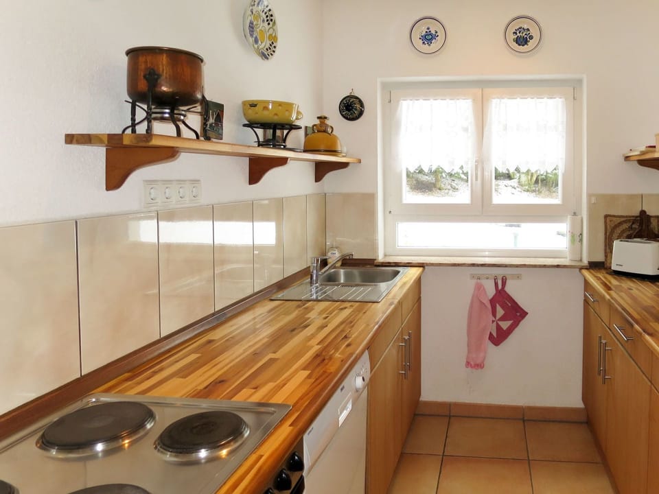 Countertop, Room, Property, Kitchen, Cabinetry, Furniture, Sink, Floor, Interior Design, House