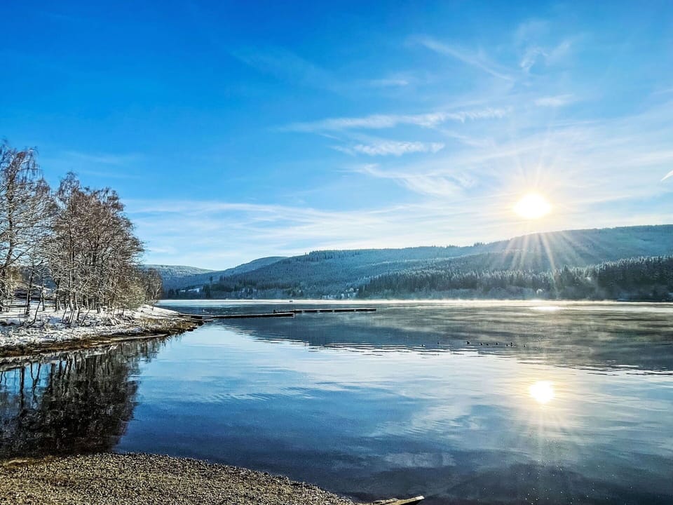 Water, Cloud, Sky, Water Resources, Natural Landscape, Azure, Tree, Lake, Plant, Bank