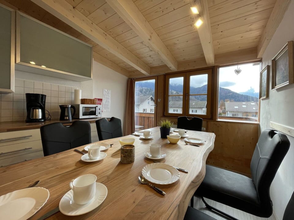 Table, Furniture, Property, Tableware, Window, Chair, Interior Design, Dishware, Wood, Couch