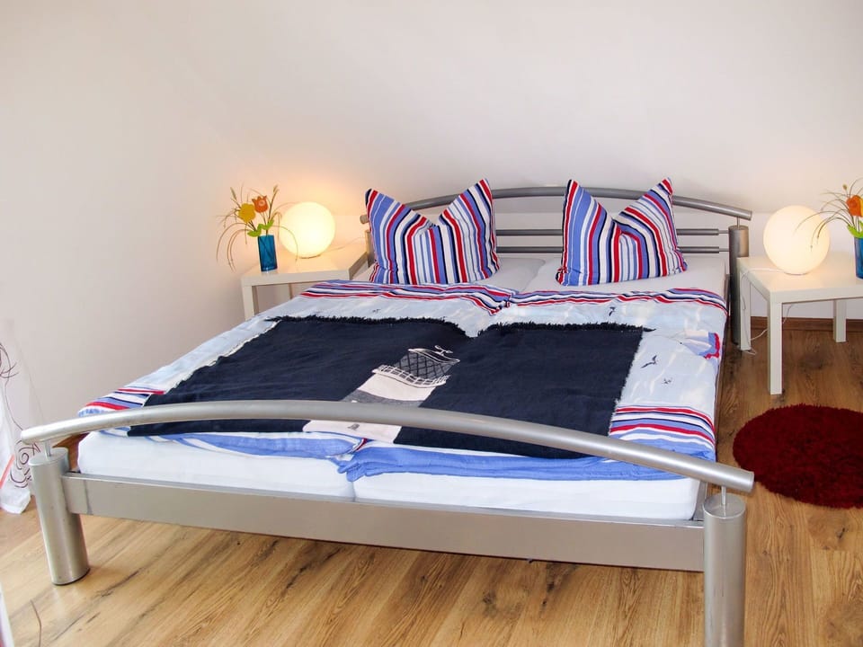 Bed, Furniture, Bedroom, Room, Bed Frame, Bed Sheet, Property, Bedding, Interior Design, Mattress