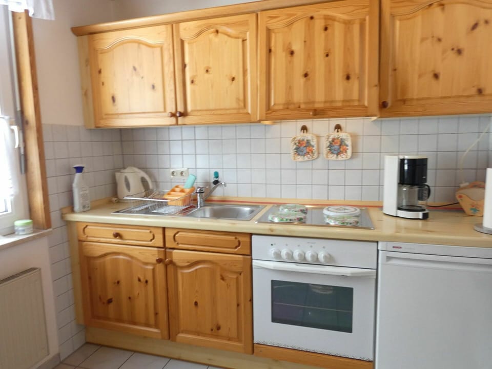 Cabinetry, Kitchen Sink, Countertop, Property, Sink, Furniture, White, Tap, Blue, Kitchen