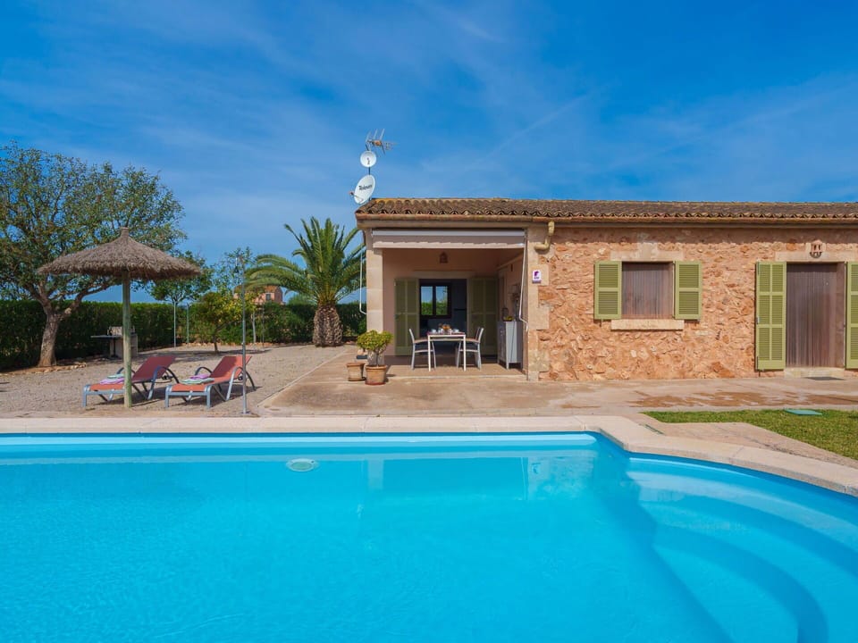 Water, Sky, Cloud, Property, Building, Plant, Swimming Pool, Blue, Azure, Window